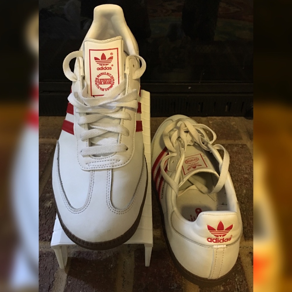 Adidas Samba White w/3 Red stripes on side size 11